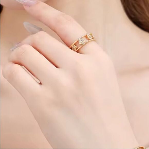 Elegant Gold Flower Ring N1089 - Picture 2 of 5
